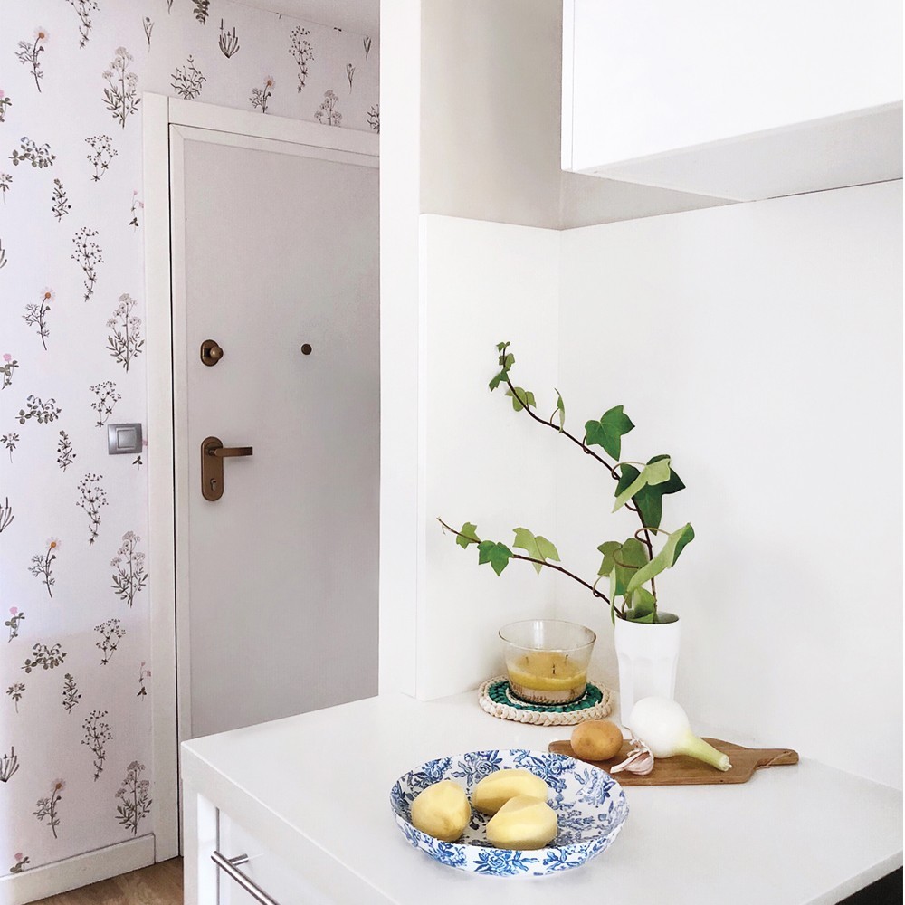 Papel Autoadhesivo Flores Silvestres Blanco - 1 tiras de 650x2600mm